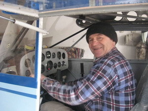 Пенсионер из Днепропетровской области собирает в гараже самолеты 
