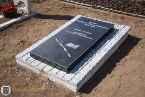 На могиле Никиты Коржа установили мемориальную плиту 