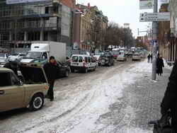 Днепропетровские прокуратура и гаишники следят, как коммунальщики убирают снег 