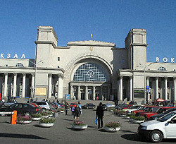 Из-за террориста-шутника с Днепропетровского вокзала эвакуировали полторы тысячи человек   