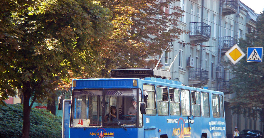 Трамваи останавливают, а троллейбусы запускают