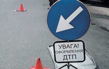 В Днепропетровске две легковушки столкнулись с маршруткой