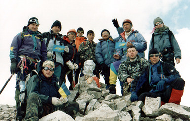 Наши альпинисты отреставрируют самый высокий в мире памятник Кобзарю