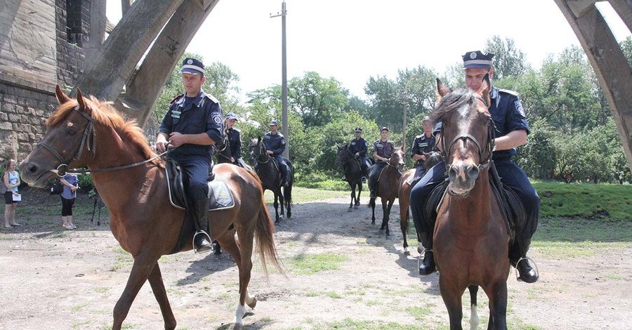 Милиция пересела на коней