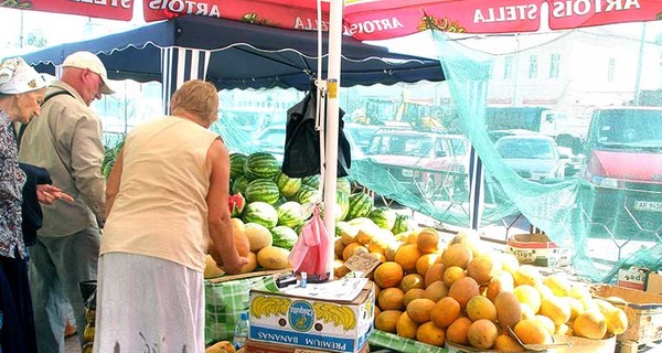 На рынке начались фруктово-ягодные распродажи