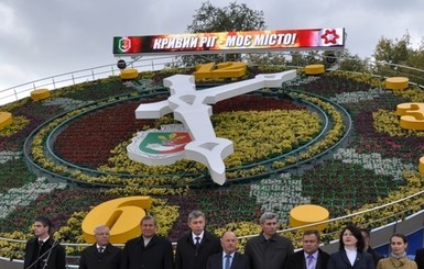 22-метровые цветочные часы Кривого Рога записали в Книгу рекордов Украины