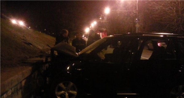 В Днепропетровске водитель крутого авто сбил девушку