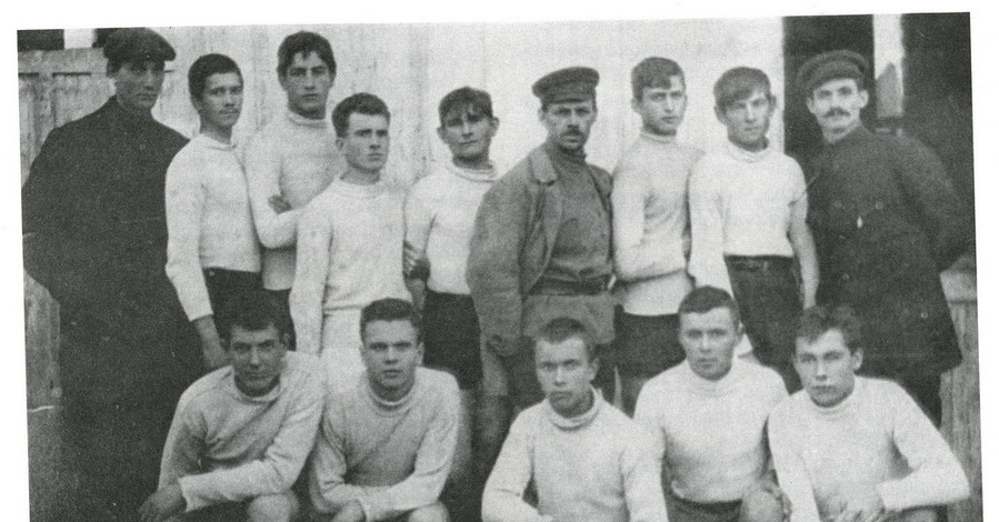 К 100-летию футбола на Днепропетровщине в областном центре установили мемориальную доску