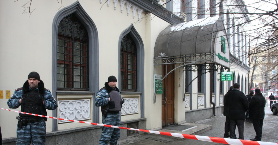 В Днепропетровске ищут бомбу в Доме губернатора