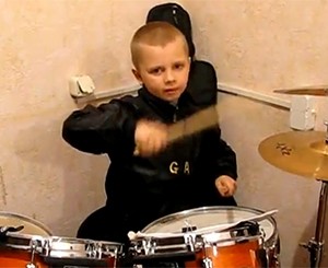 В Днепропетровске живет юный барабанщик-виртуоз