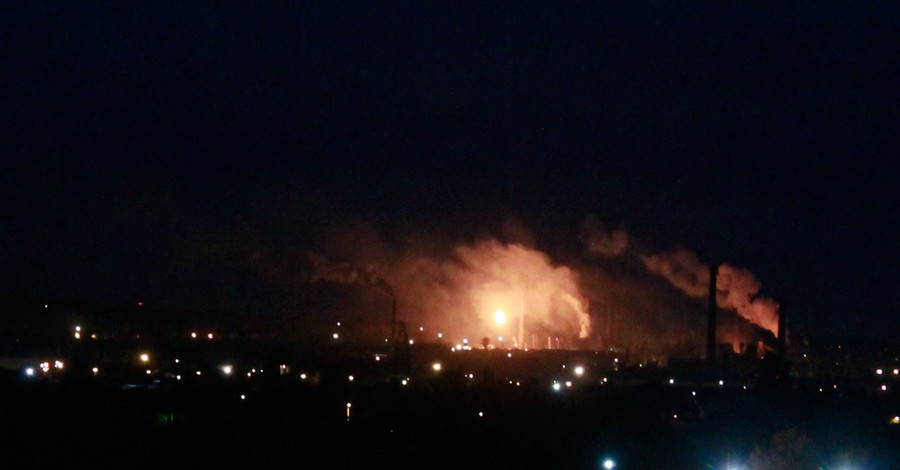 Огненный факел в Днепропетровске мог образоваться из-за выбросов шлака