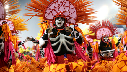 Экология, религия, рабство и призраки: самые необычные костюмы на карнавале в Рио-де-Жанейро
