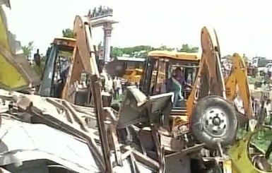 В Индии в дорожной аварии погибли 25 школьников