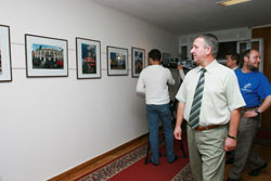 В горсовете открылась фотовыставка для чиновников 