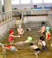 Школьников научат плавать бесплатно 