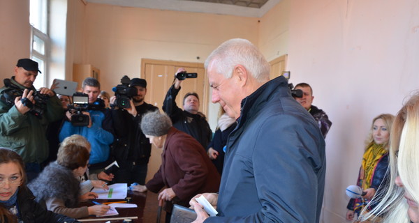 В Павлограде проголосовало 19% избирателей, выборы проходят спокойно