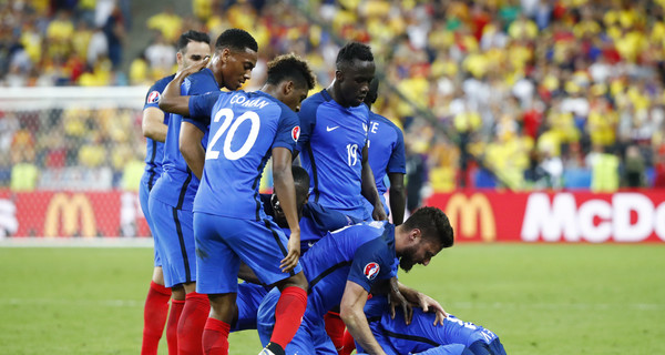 Франция выиграла у Румынии в первом матче Евро-2016
