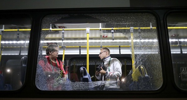 В Рио обстреляли автобус с журналистами