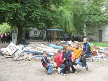 Детская площадка превратилась в свалку мусора 