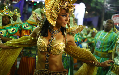 Острые темы и яркие костюмы: в Бразилии прошел всемирно известный самбодром