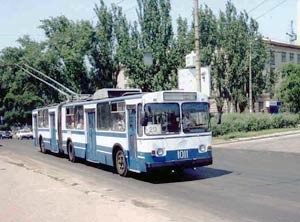 Трамваи и троллейбусы  подорожают до 1 грн 