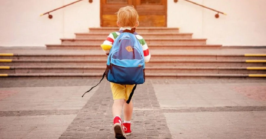 Повербанк, мобильный и одеяло: что положить школьнику в рюкзак для комфортного пребывания в укрытии