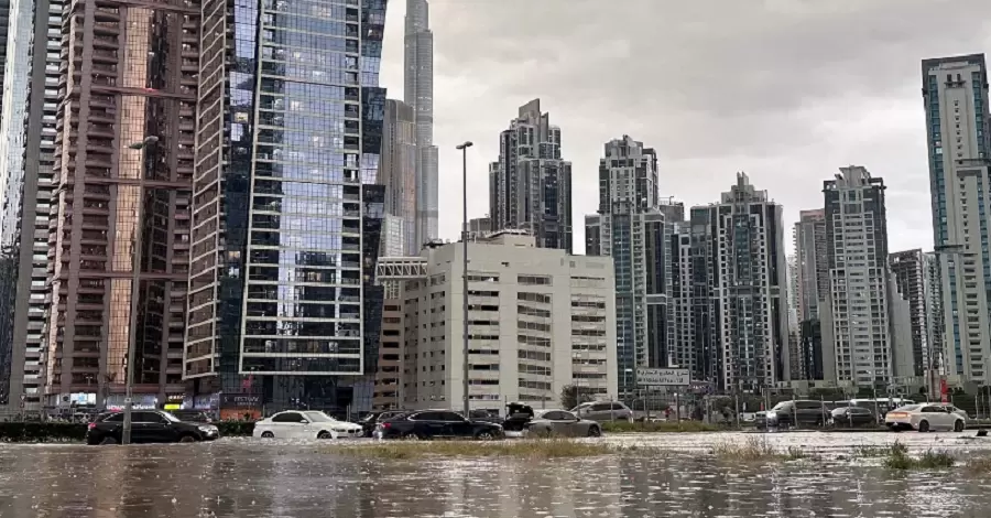 В Арабских Эмиратах начался сильный паводок после урагана