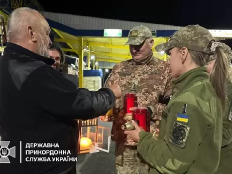 Благодатный огонь прибыл в Украину
