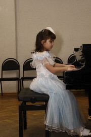 8-летнюю пианистку пригласили в Гнесинку! 