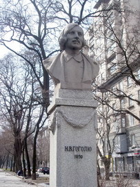 Куда пропал первый памятник Гоголю в Екатеринославе? 