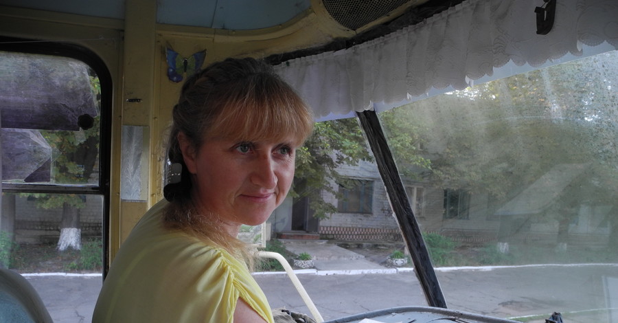 Водитель днепропетровского трамвая поет за рулем о мире и Украине