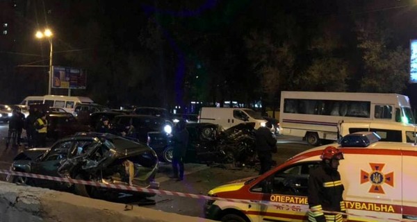 В Днепре столкнулись 10 машин, пострадали 3 человека