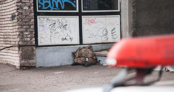 В Днепре посреди улицы нашли мертвым военного