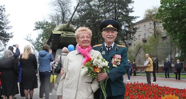 Украинцев спросили, что праздновать - 8 или 9 мая, об отношении к УПА и о вине СССР за войну