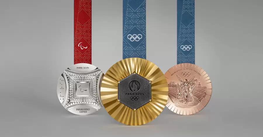В Париже показали олимпийские медали - с частичками Эйфелевой башни